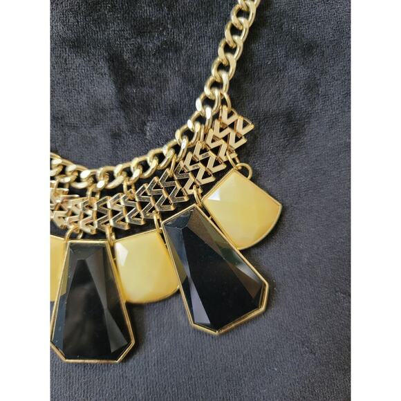 Women's Statement Geometric Pendant Necklace With Lobster Clasp In Black Gold - Picture 4 of 6